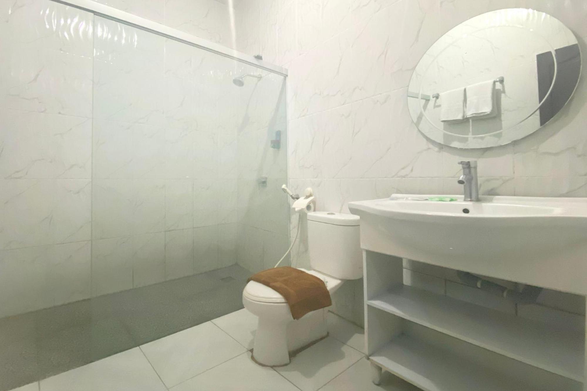 Urbanview Hotel Mulia Indah Palopo Exterior foto